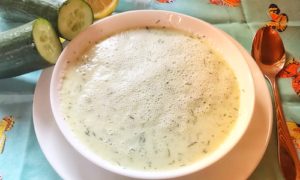 Kalte Gurken-Buttermilch Suppe für heisse Tage!